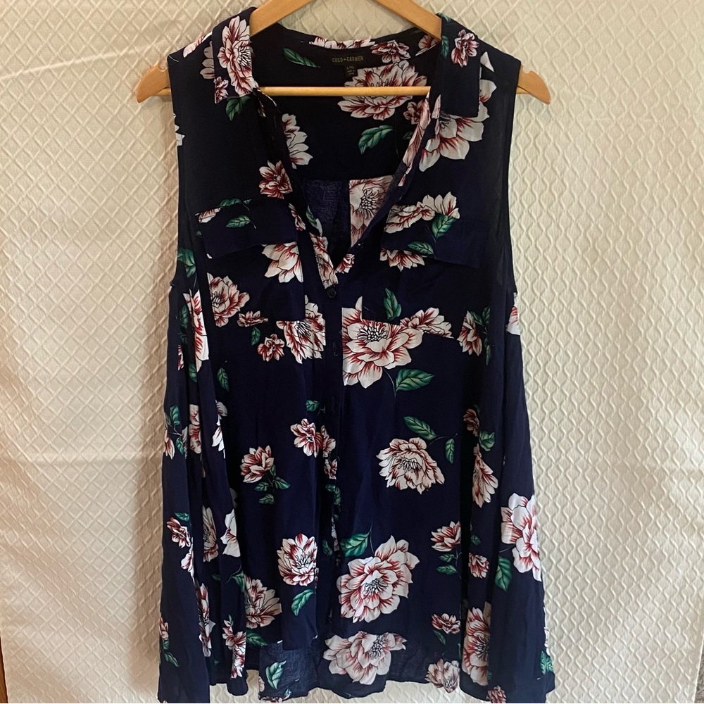 Coco + Carmen Navy Floral Sleeveless Button Blouse. Long/Flowy Style.